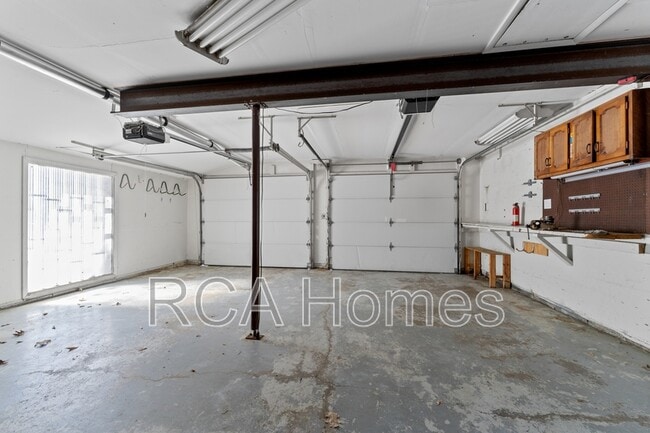 Building Photo - 423 Jenny Ln