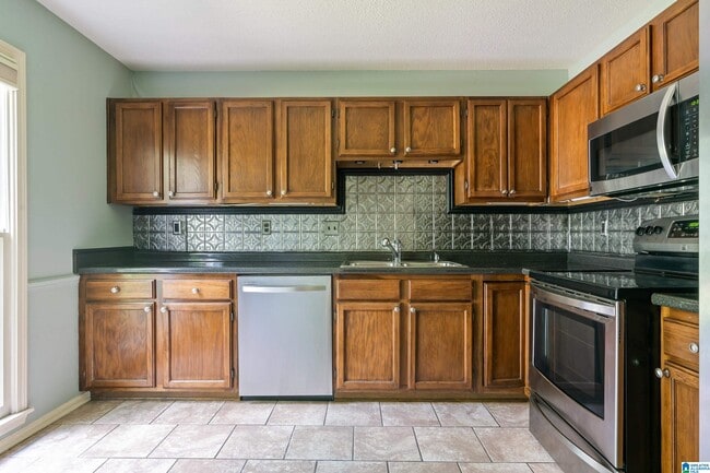Building Photo - 1659 Ashwood Ln
