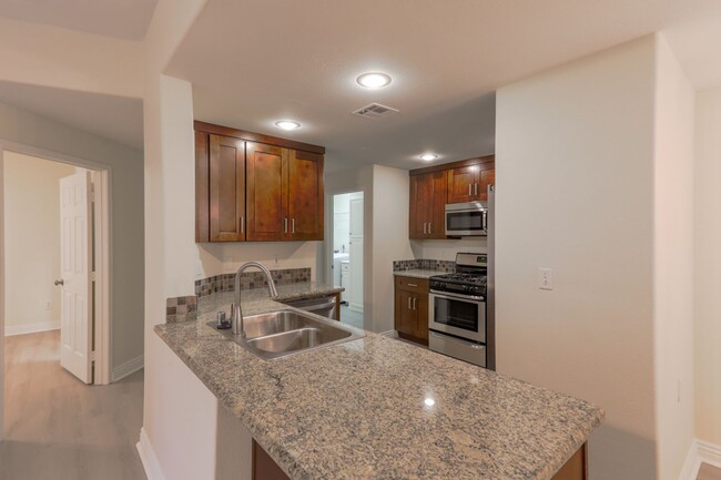 Building Photo - Guard Gated Summerlin 2 Bed Condo