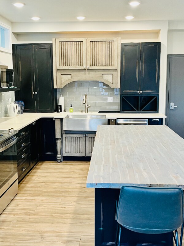 Building Photo - 1001 River Dr