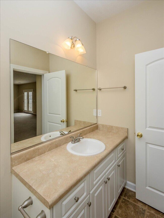 Building Photo - 1661 Jamestown Ave