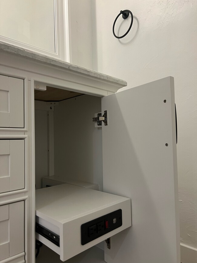 Building Photo - 1147 S Marshall St