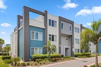 Building Photo - 7740 Sandy Ridge Dr