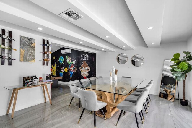 Building Photo - 1255 NE 199th St