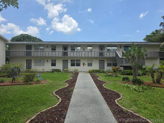 Building Photo - 15 Markham A