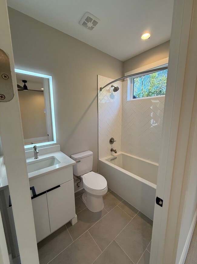 Building Photo - LUXURY Rooftop Terrace Townhome Uptown CLT **ONE MONTH FREE WITH A 13 MONTH LEASE**