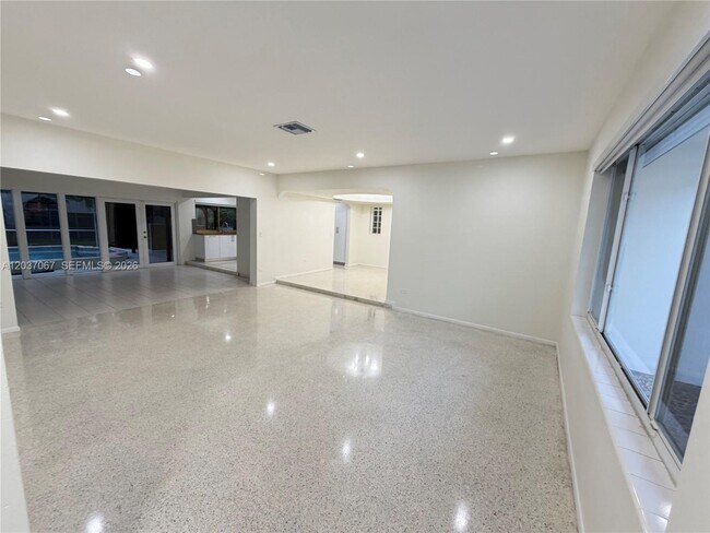 Building Photo - 2134 SW 99th Ave