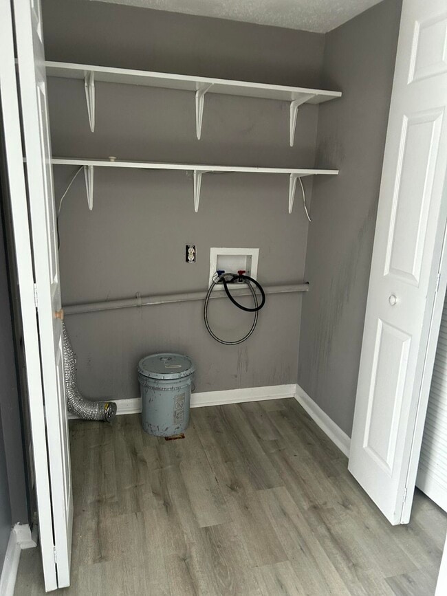 Building Photo - 251 Rast St