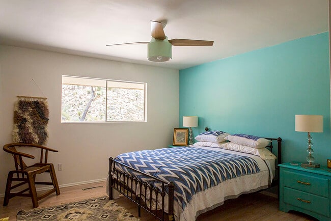 Building Photo - 56996 Crestview Dr