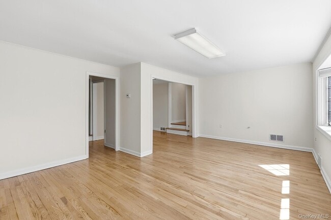 Building Photo - 1936 Longvue St