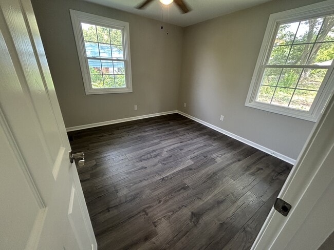 Building Photo - 113 Scenic View Rd