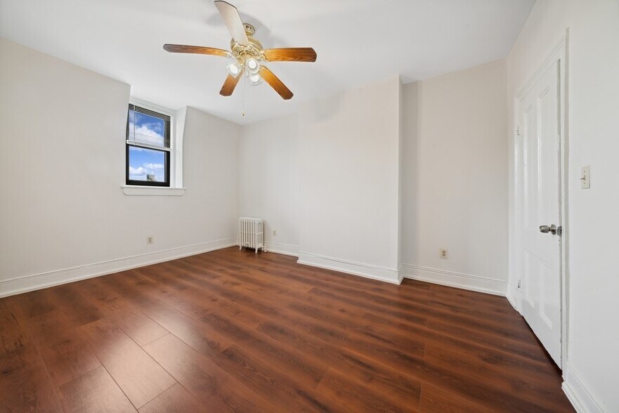 Building Photo - 591 Bramhall Ave