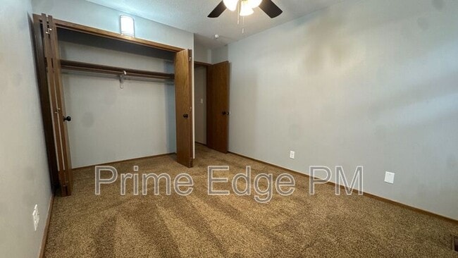 Building Photo - 1821 Ridgehaven Ct