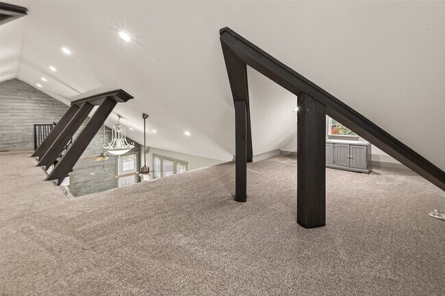 Building Photo - 717 W 30th St