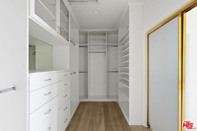 Building Photo - 16802 Cll De Sarah
