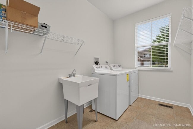Building Photo - 12259 Garlieb Dr
