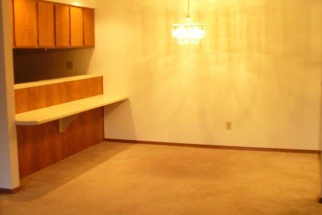 Building Photo - 203 Ski Ct