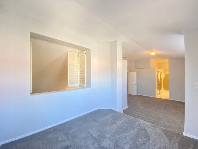 Building Photo - FANTASTIC SINGLE-FAMILY HOUSE WITH 4 BEDROOMS