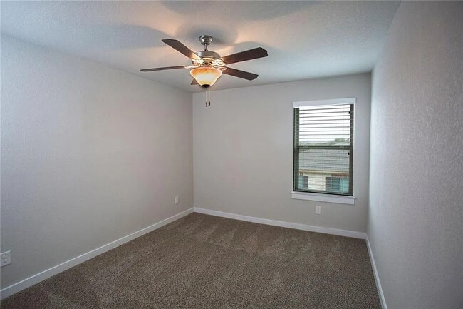 Building Photo - 107 Lakeview Ct