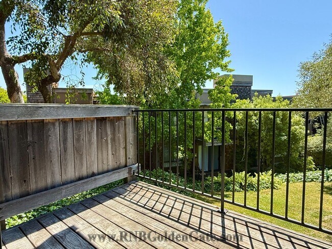 Building Photo - Recently Updated One Bedroom condo in the desirable Shelter Ridge Complex for rent!