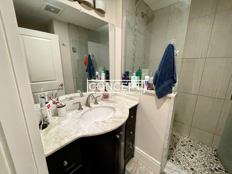 Building Photo - 26 Worthington St