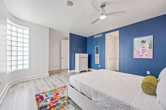 Building Photo - 873 S Atlantic Ave