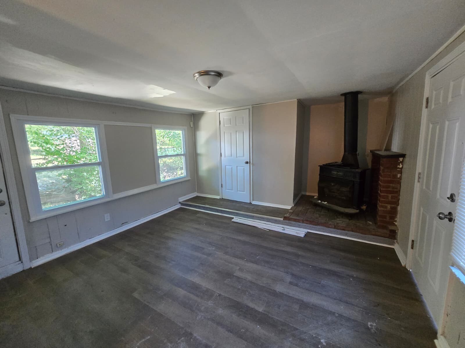 Building Photo - 9846 Dennis Dr