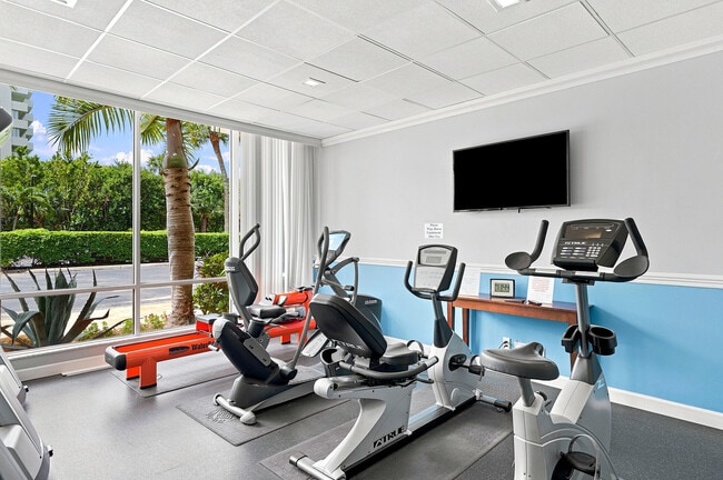 Building Photo - 2121 N Ocean Blvd