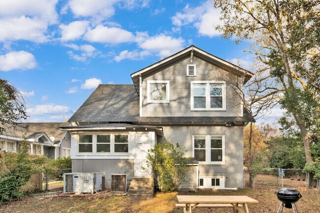 Building Photo - 1713 Fort Bragg Rd