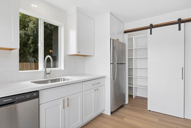 Building Photo - 24728 Marlene Way