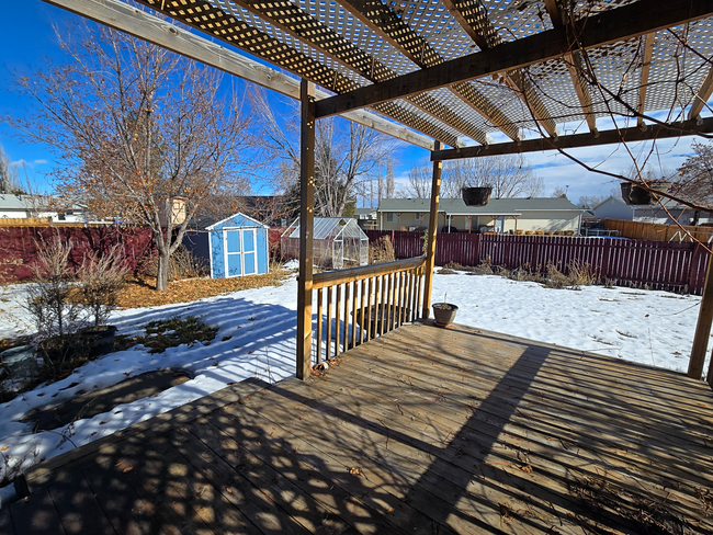 Building Photo - Large, Pet Friendly 5 Bedroom, 3 Bathroom Home for Rent in Ammon!  Fenced Backyard & 2-Car Garage...