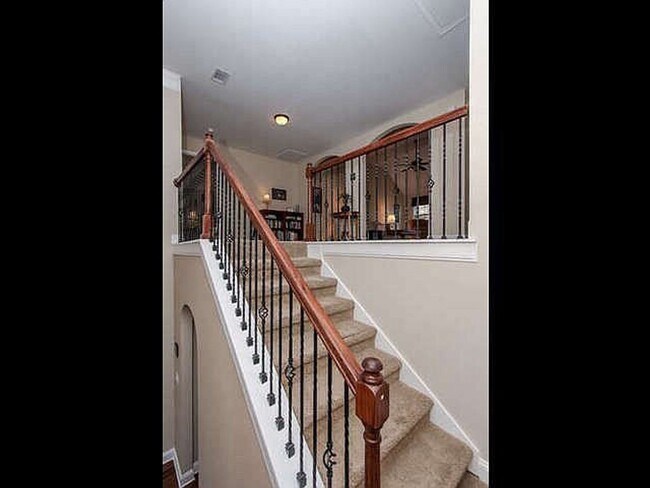 Building Photo - 406 Saterlee Ct