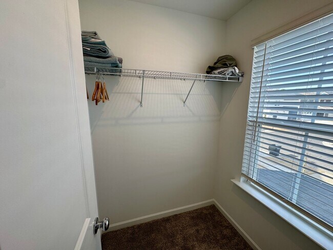 Building Photo - Beautiful 4BR/3BA Home in Parkside Crossing