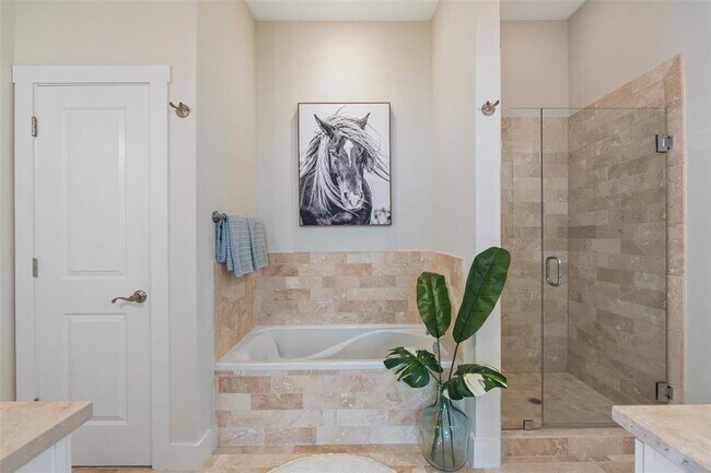 Building Photo - 2520 Bluebonnet Ln