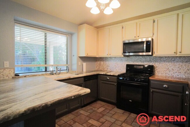 Building Photo - *Move In Special $1000 off first months re...