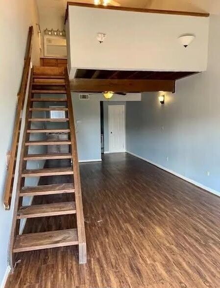 Building Photo - efficiency unit close to campus