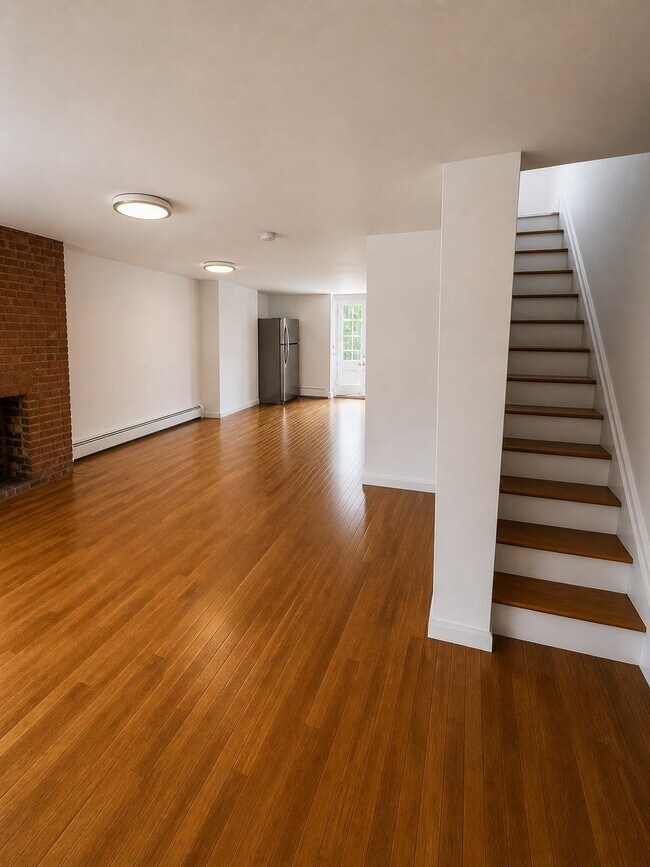 Building Photo - 305 2nd St