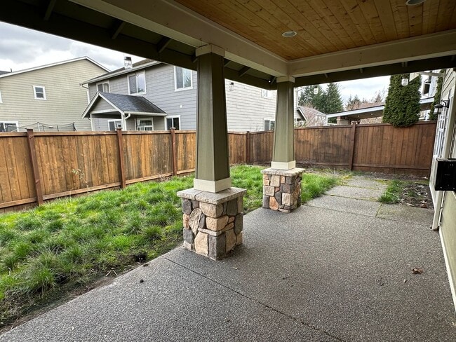 Building Photo - Vaulted Ceilings & Loft – Charming 3 Bedroom Home