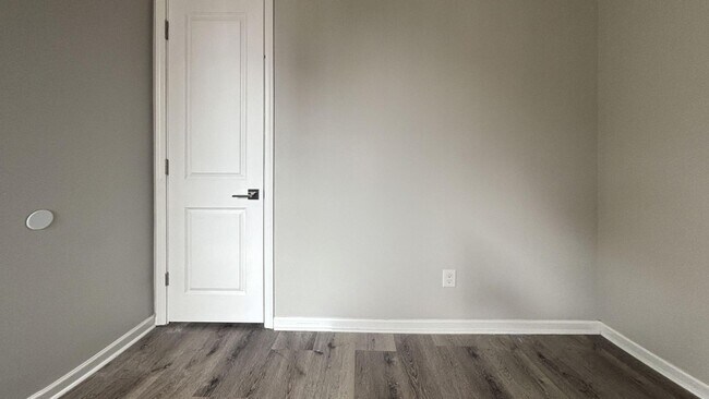 Building Photo - Modern 3-Bed Philly Row Home with Charm