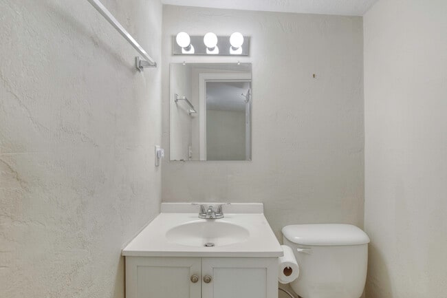 Building Photo - 114 Lynnhurst Dr