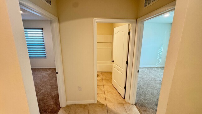 Building Photo - Available NOW! Spacious 4BD/2BA Haven in Villages at Harmony – Your Dream Home Awaits! WASHER & D...