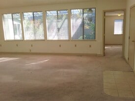 Building Photo - 2214 N Union Ave