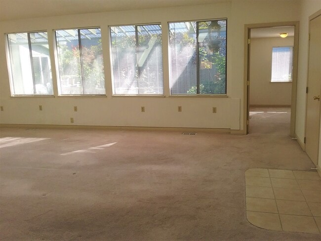 Building Photo - 2214 N Union Ave