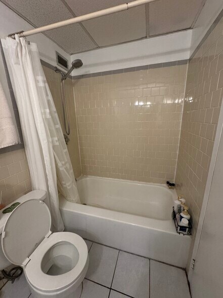 Building Photo - 50 Broadlawn Park