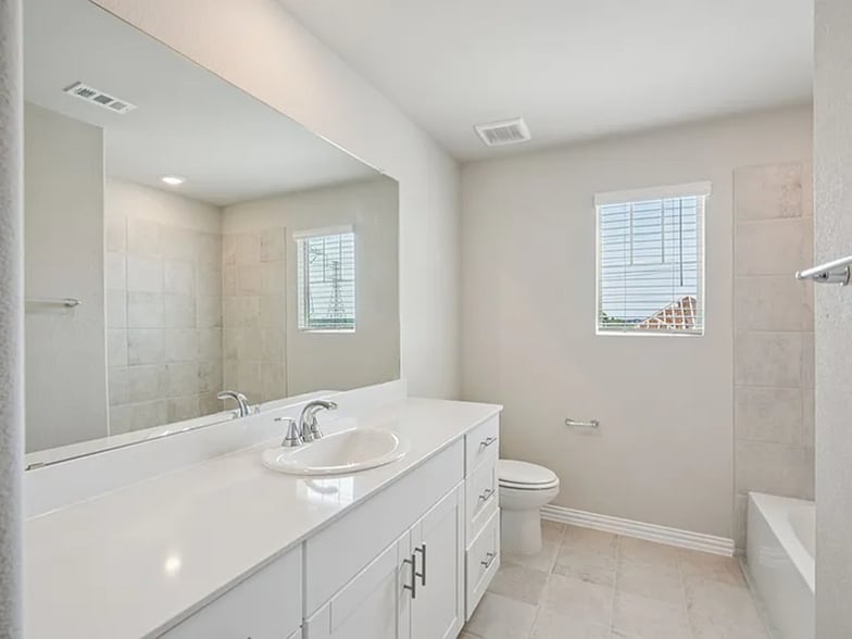 Building Photo - 709 Leavenworth Dr