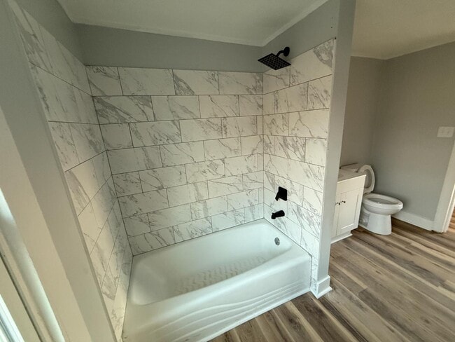 Building Photo - 127 4th St