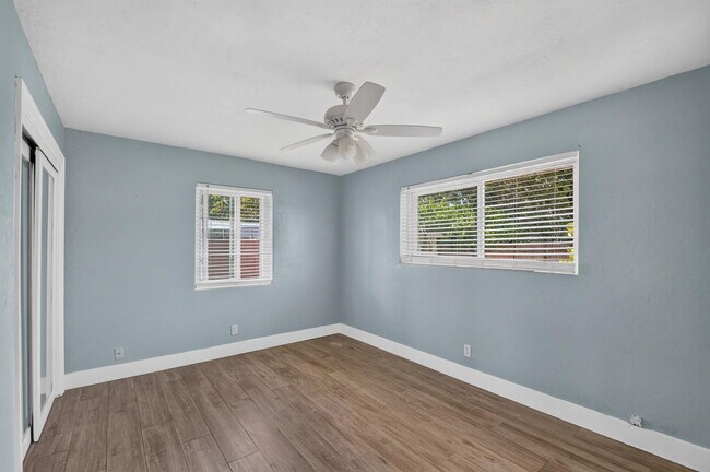 Building Photo - 907 Wright Dr