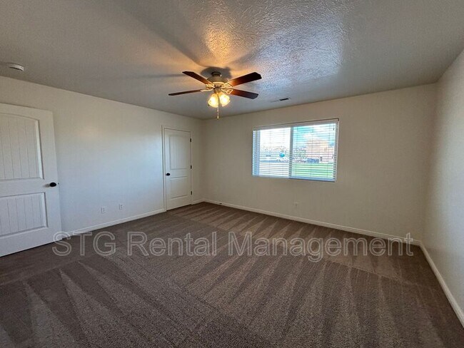 Building Photo - 2801 E 450 N