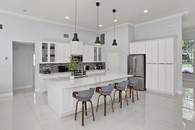 Building Photo - 15622 Cypress Park Dr