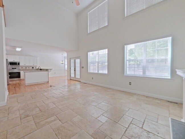 Building Photo - 933 Mitchell Ln